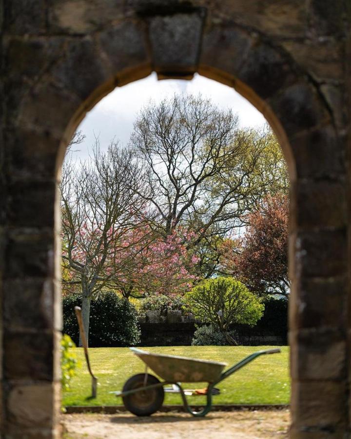 Sneaton Castle 호텔 휫비 외부 사진