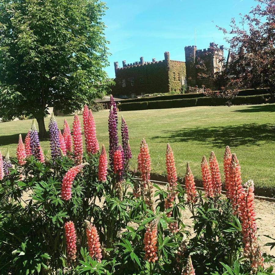 Sneaton Castle 호텔 휫비 외부 사진