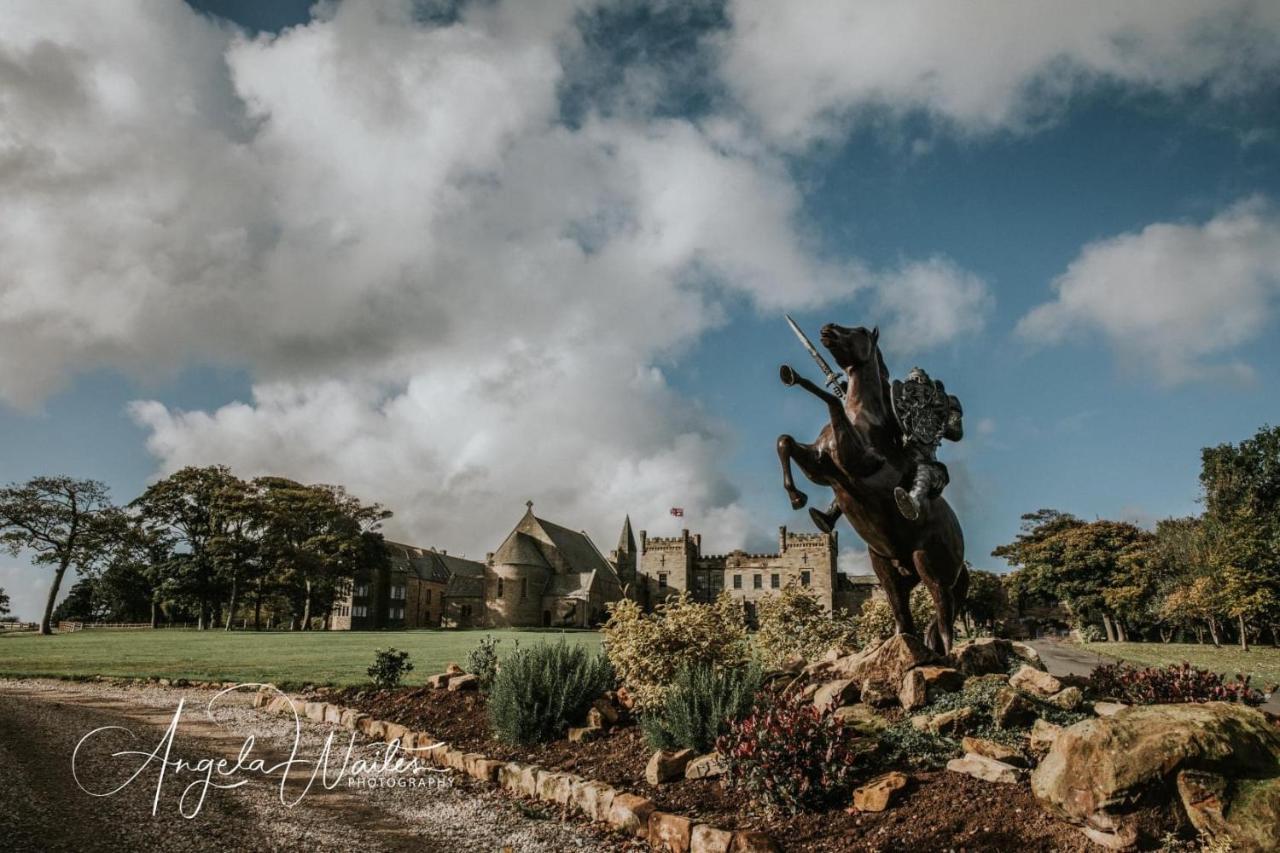 Sneaton Castle 호텔 휫비 외부 사진